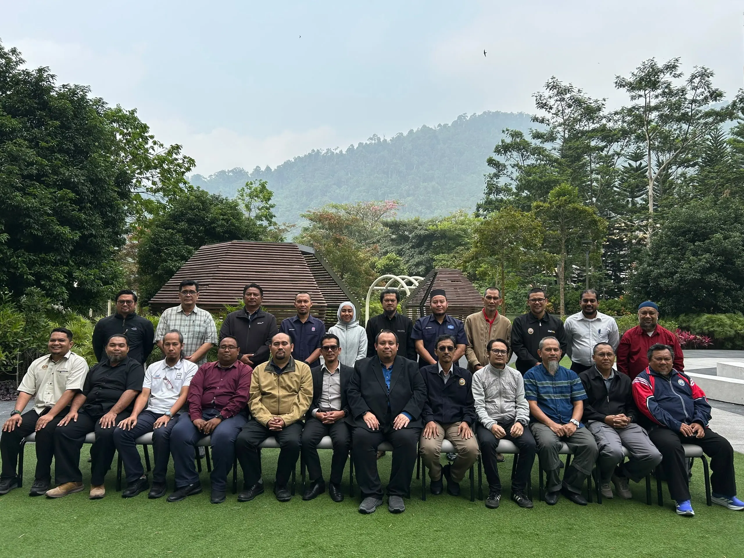 Bengkel Artikulasi Pemetaan Pindah Kredit Diploma Automotif ke Ijazah Teknologi Penyelenggaraan Kenderaan (Hybrid dan Elektrik)